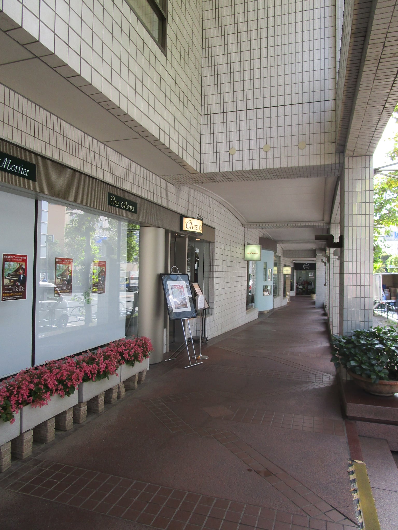 広尾駅前のHIROO GARDEN(周辺)