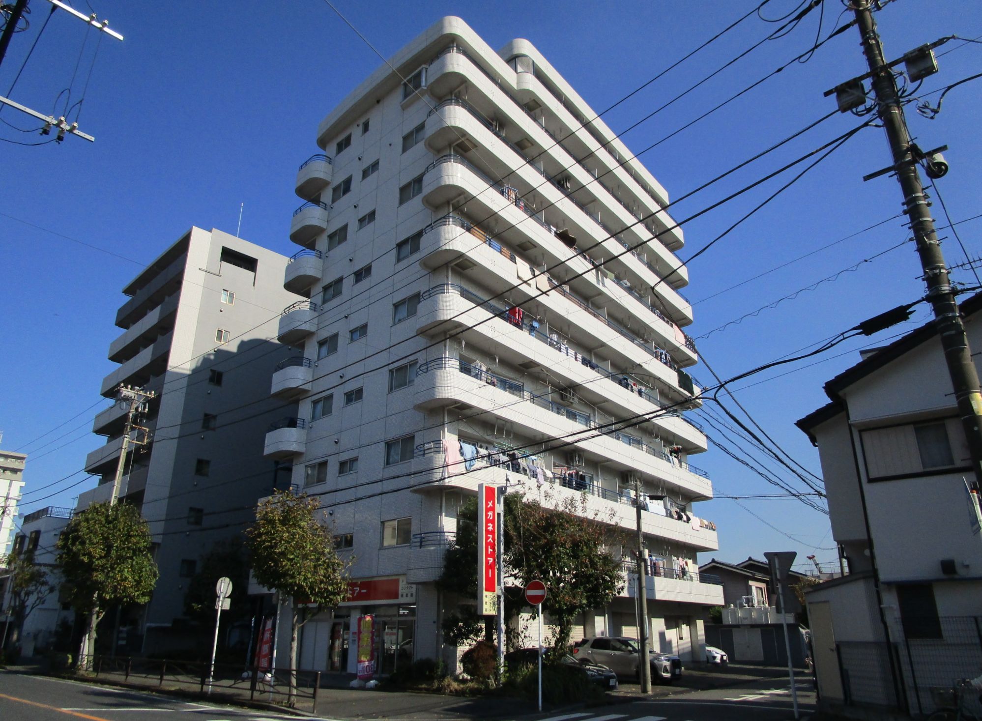 京急大師線「川崎大師」駅徒歩6分 1988年3月築 RC造10階建 デザイン性あふれる建物です！