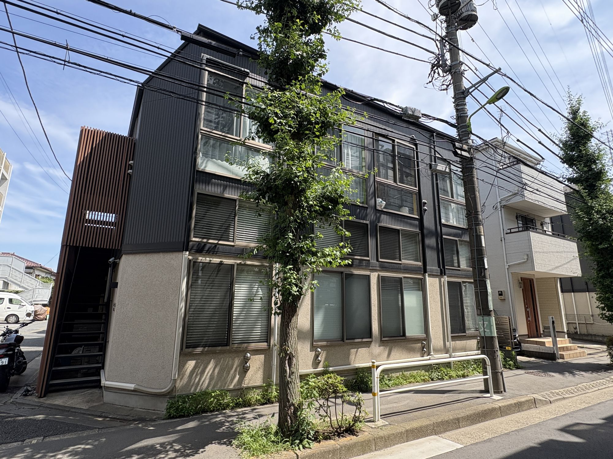 京王線「千歳烏山」駅徒歩15分 2012年7月築 デザイナーズアパート 角地！ 満室稼働中！
