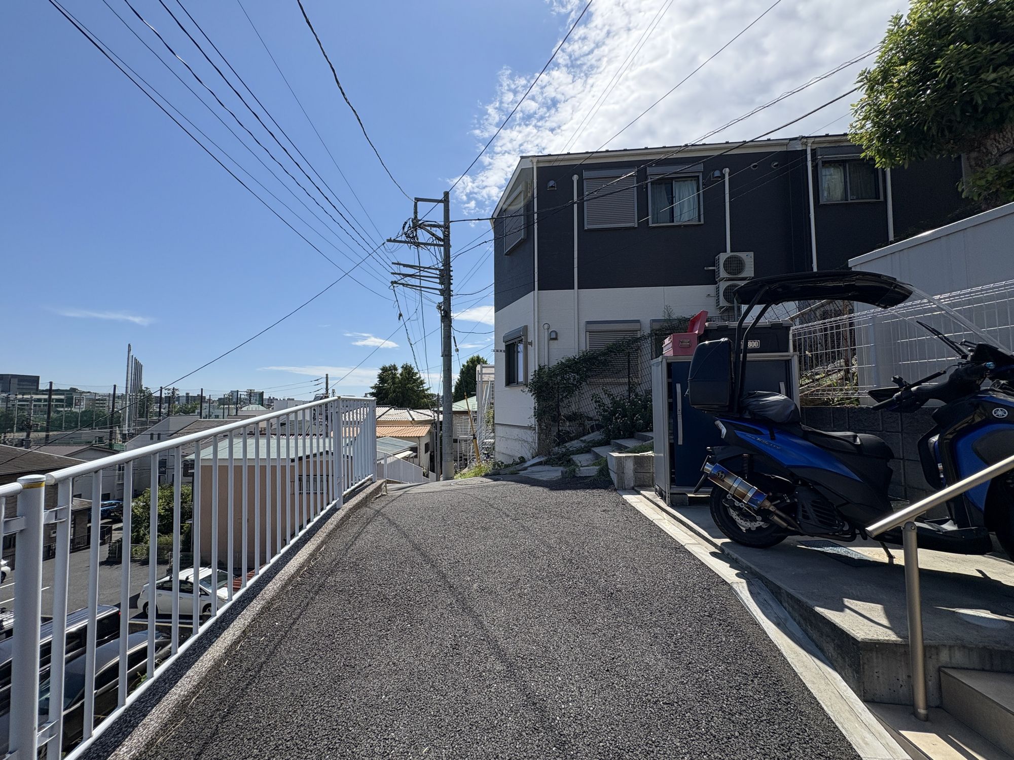 前面道路(南側) 前面道路(南側)