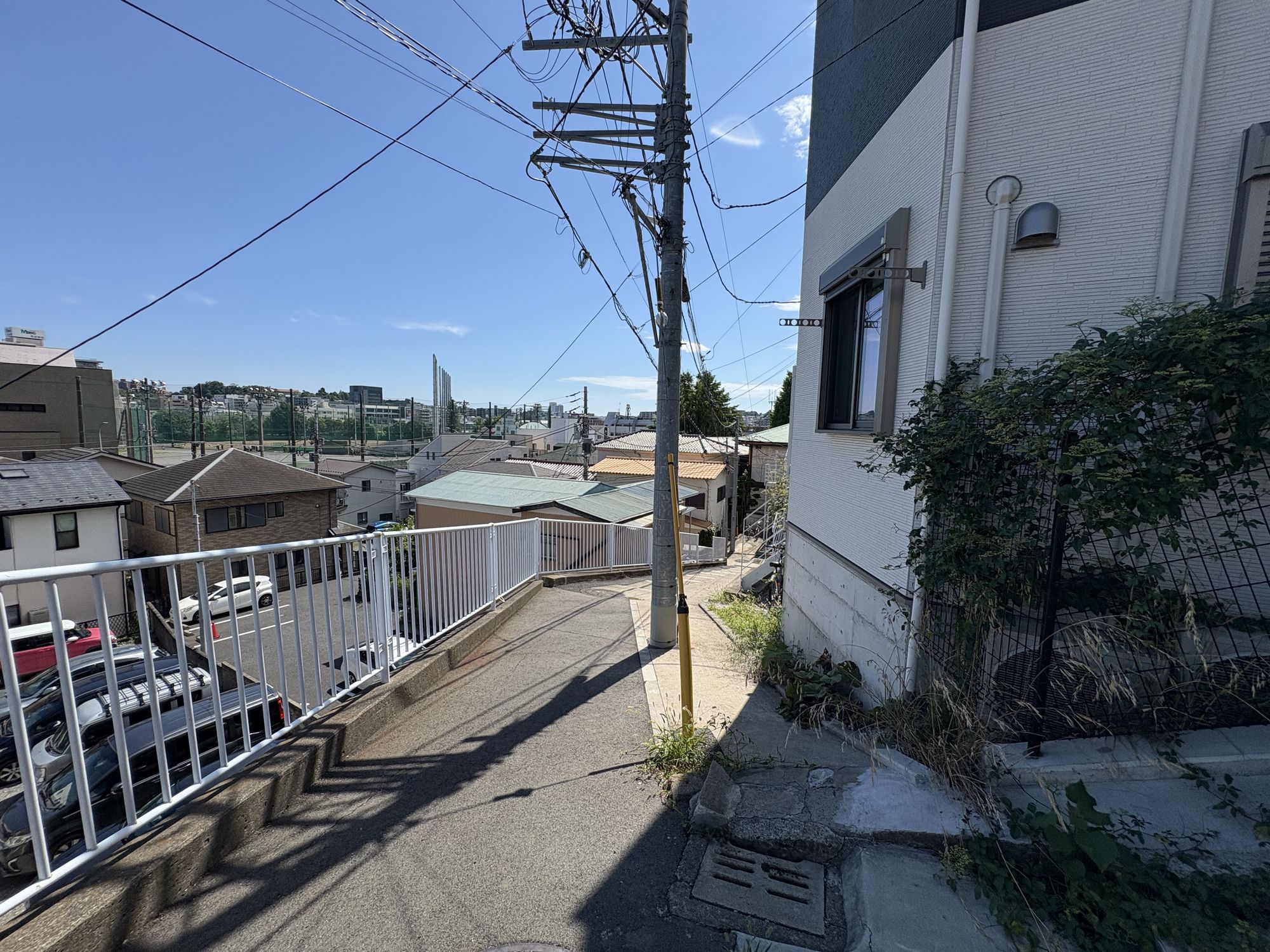 前面道路(南側) 前面道路(南側)