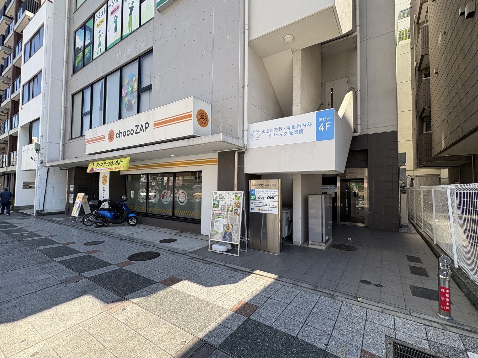 1階部分と事務所専用エントランス 1階部分と事務所専用エントランス