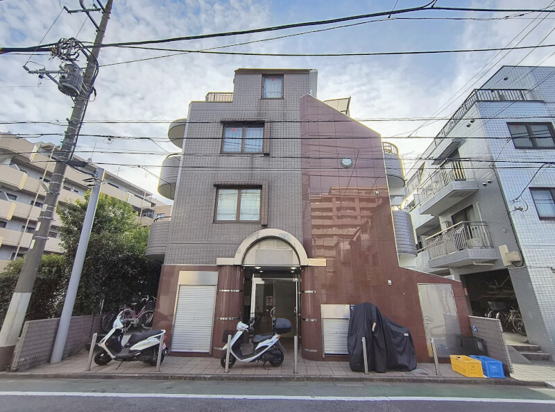 都営三田線「西高島平」駅徒歩8分 1992年8月築 RC造4階建 都営三田線「西高島平」駅徒歩8分 1992年8月築 RC造4階建