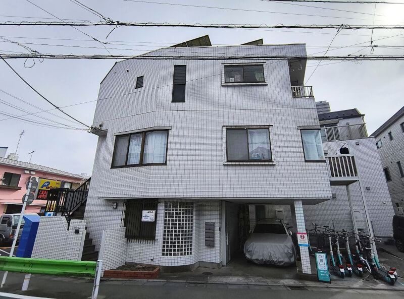 田園都市線「駒沢大学」駅徒歩5分 1989年1月築 鉄骨造3階建