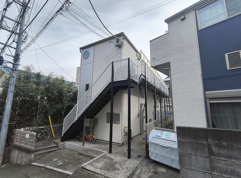 横浜BL「岸根公園」駅徒歩3分 2007年10月築 木造2階建