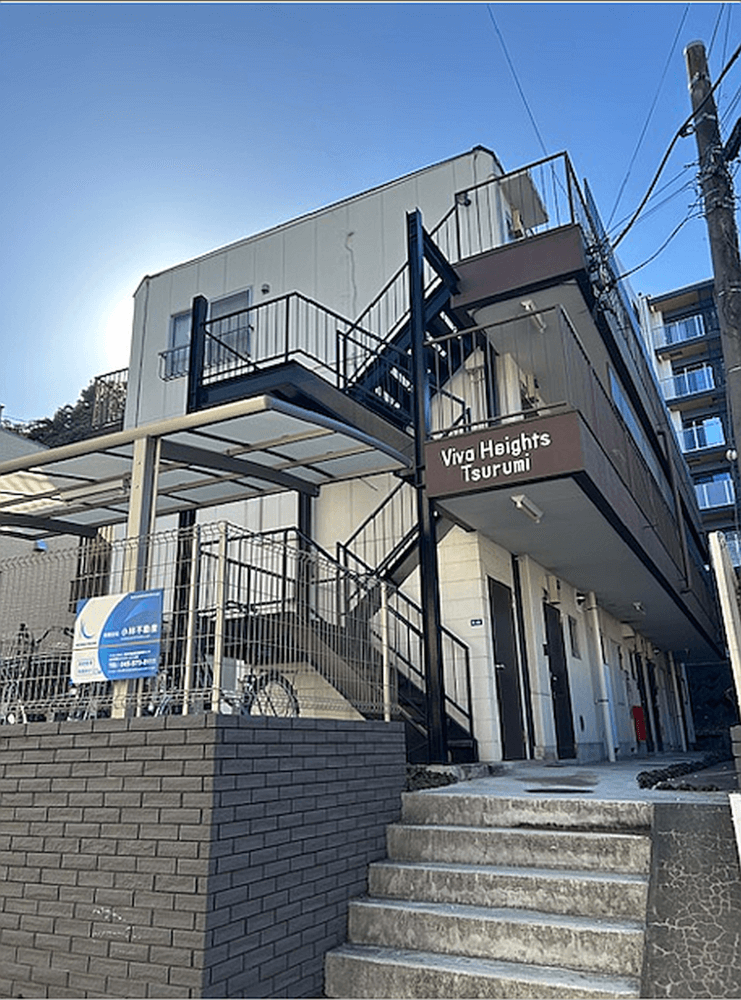 JR京浜東北線「鶴見」駅徒歩4分 1983年10月築 鉄骨造3階建 JR京浜東北線「鶴見」駅徒歩4分 1983年10月築 鉄骨造3階建