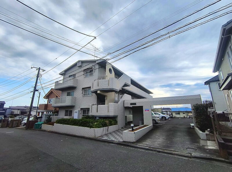 JR横浜線「十日市場」駅徒歩14分 1987年3月築 RC造3階建