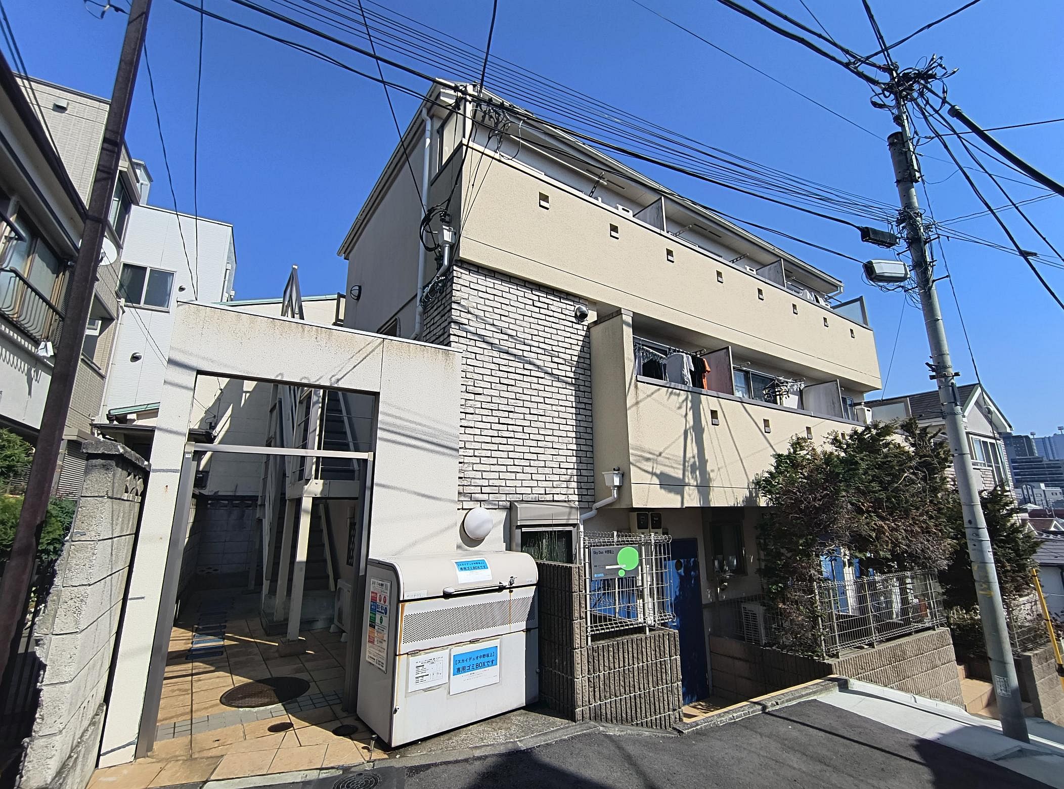 丸ノ内線「中野坂上」駅徒歩6分 2007年6月築 木・RC造3階建 丸ノ内線「中野坂上」駅徒歩6分 2007年6月築 木・RC造3階建