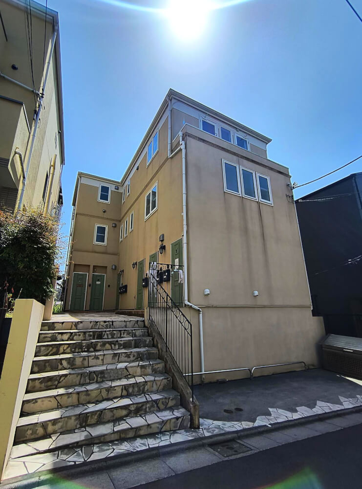 JR山手線「大塚」駅徒歩6分 2008年5月築 木造3階建 JR山手線「大塚」駅徒歩6分 2008年5月築 木造3階建