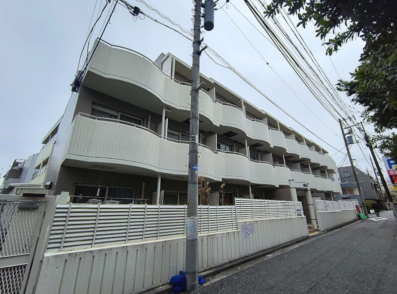 丸ノ内線「東高円寺」駅徒歩2分 1989年1月築 RC造3階建 丸ノ内線「東高円寺」駅徒歩2分 1989年1月築 RC造3階建