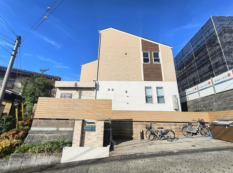 小田急線「新百合ヶ丘」駅徒歩13分 2018年7月築 木造2階建 小田急線「新百合ヶ丘」駅徒歩13分 2018年7月築 木造2階建