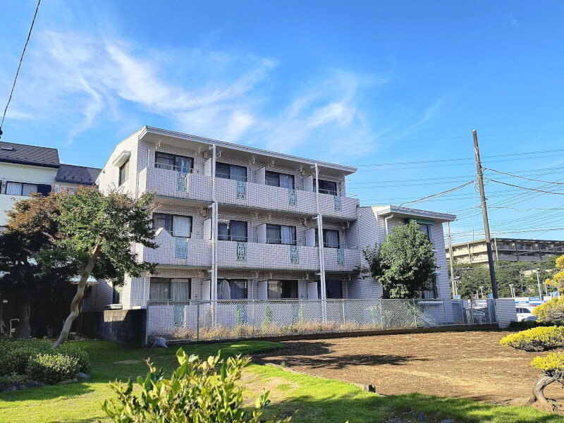 小田急線「柿生」駅徒歩11分 1987年11月築 RC造3階建 小田急線「柿生」駅徒歩11分 1987年11月築 RC造3階建