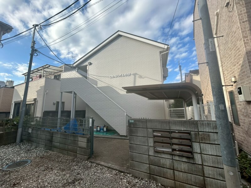 JR中央線「中野」駅徒歩10分 2001年8月築 木造2階建