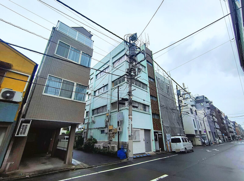京王線「幡ヶ谷」駅徒歩11分 1969年2月築 RC造4階建 京王線「幡ヶ谷」駅徒歩11分 1969年2月築 RC造4階建