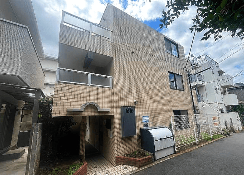 JR中央線「三鷹」駅徒歩17分 1988年8月築 RC造3階建 JR中央線「三鷹」駅徒歩17分 1988年8月築 RC造3階建
