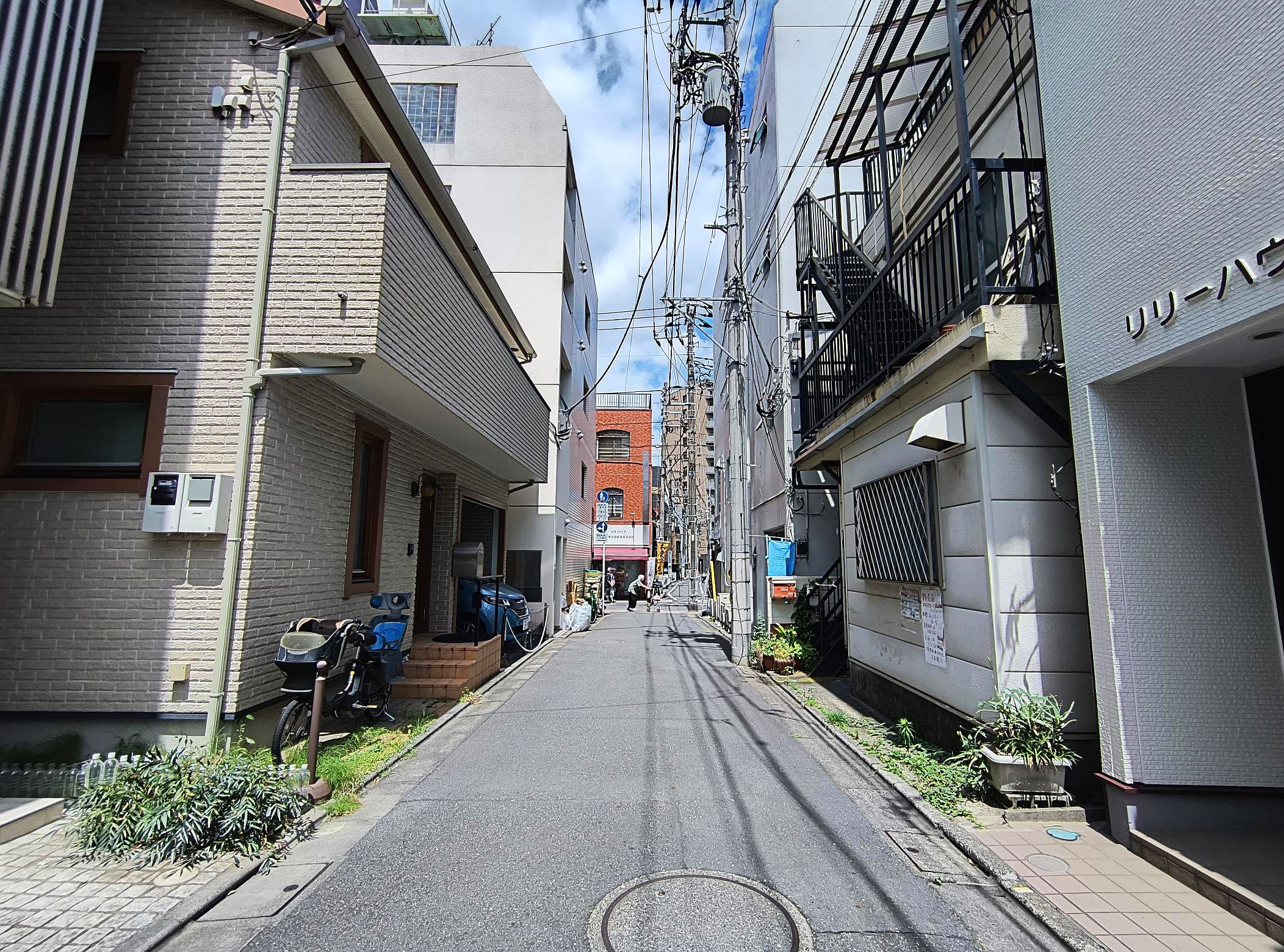 前面道路(南東側) 前面道路(南東側)