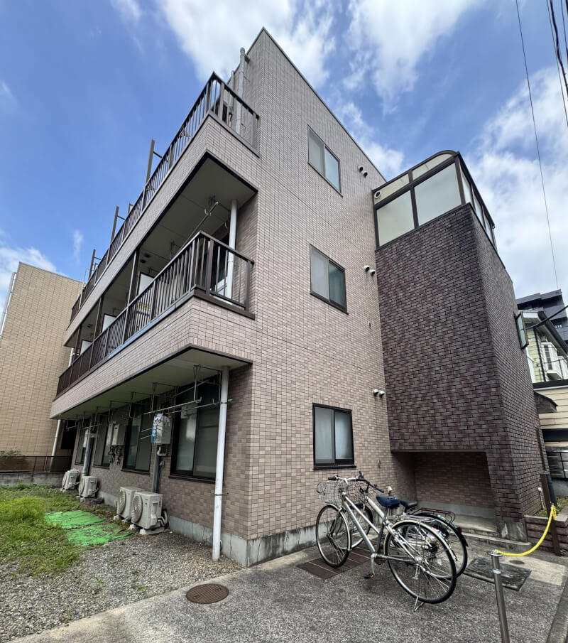 丸ノ内線「中野坂上」駅徒歩2分 1997年9月築 鉄骨造3階建 丸ノ内線「中野坂上」駅徒歩2分 1997年9月築 鉄骨造3階建