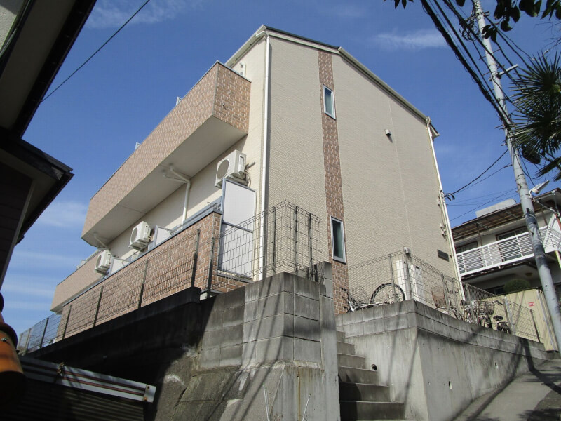 京浜急行「井土ヶ谷」駅徒歩5分 2012年2月築 木造2階建 京浜急行「井土ヶ谷」駅徒歩5分 2012年2月築 木造2階建
