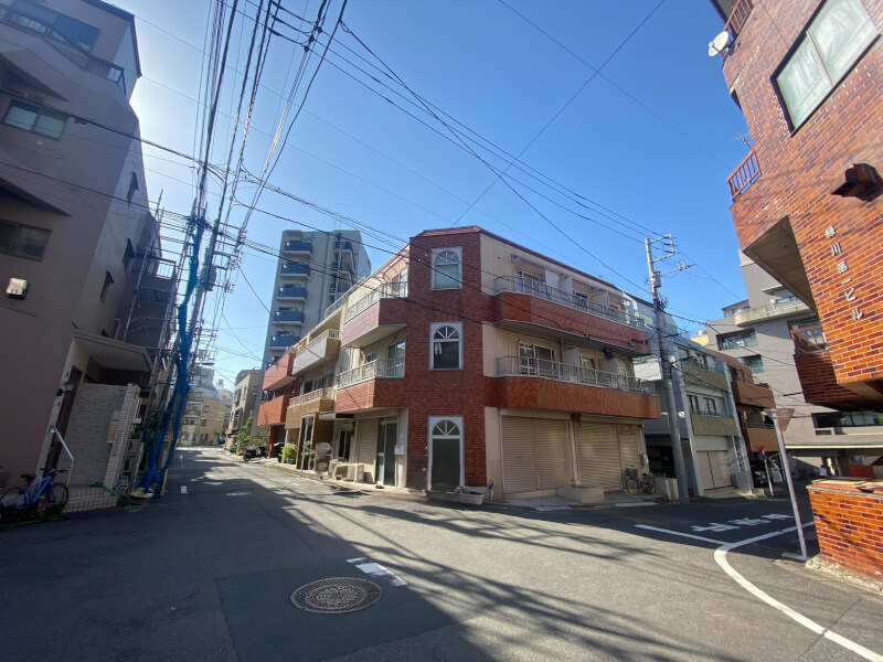 東京メトロ東西線「早稲田」駅徒歩5分 1980年4月築 鉄骨造3階建 東京メトロ東西線「早稲田」駅徒歩5分 1980年4月築 鉄骨造3階建