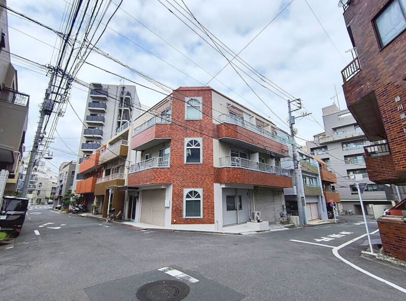東京メトロ東西線「早稲田」駅徒歩5分 1980年4月築 鉄骨造3階建 東京メトロ東西線「早稲田」駅徒歩5分 1980年4月築 鉄骨造3階建