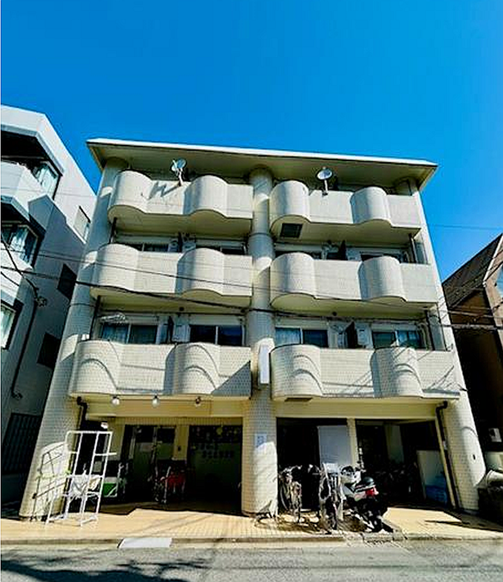 西武池袋線「ひばりが丘」駅徒歩7分 1987年7月築 RC造4階建 西武池袋線「ひばりが丘」駅徒歩7分 1987年7月築 RC造4階建