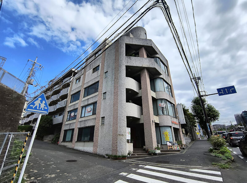東急田園都市線「あざみ野」駅徒歩5分 1993年2月築 RC造5階建 東急田園都市線「あざみ野」駅徒歩5分 1993年2月築 RC造5階建