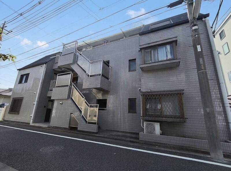 小田急線「千歳船橋」駅徒歩18分 1989年7月築 RC造3階建 小田急線「千歳船橋」駅徒歩18分 1989年7月築 RC造3階建