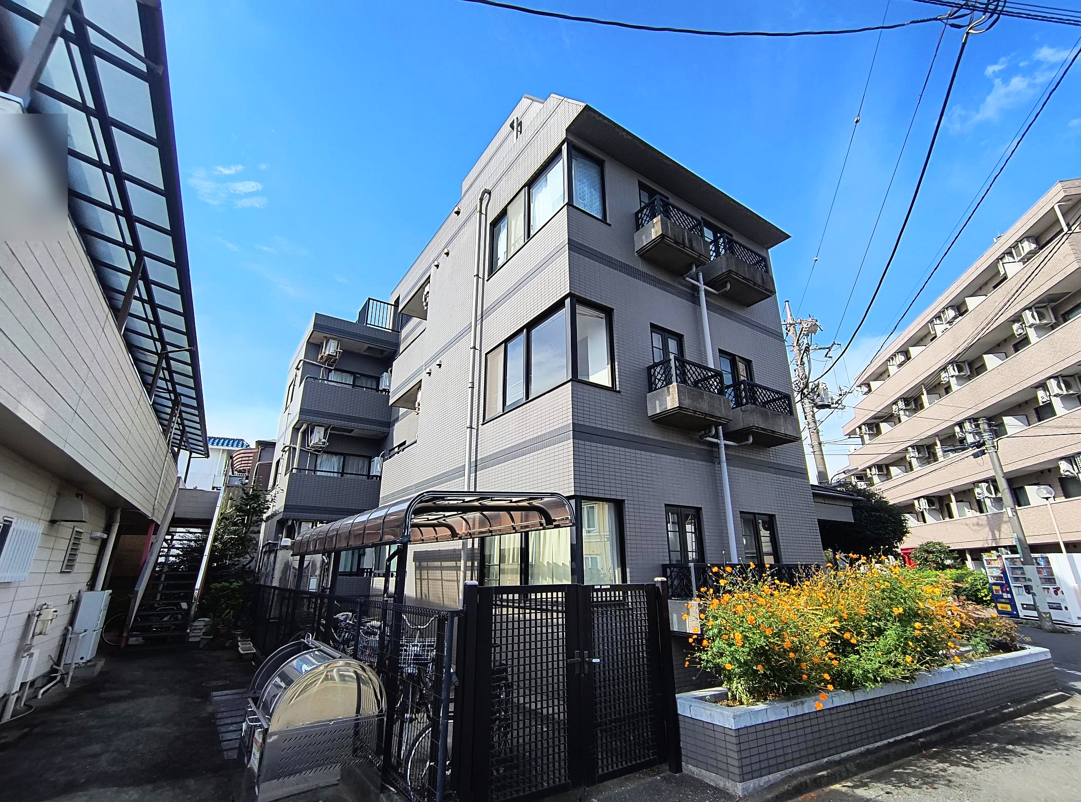 西武池袋線「練馬」駅徒歩8分 1994年3月築 RC造4階建