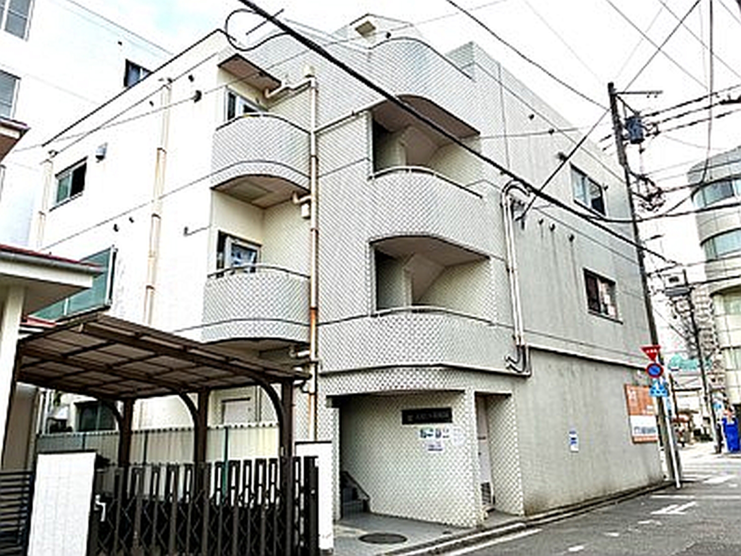 横浜線「町田」駅徒歩7分 1986年11月築 RC造B1付4階建 横浜線「町田」駅徒歩7分 1986年11月築 RC造B1付4階建