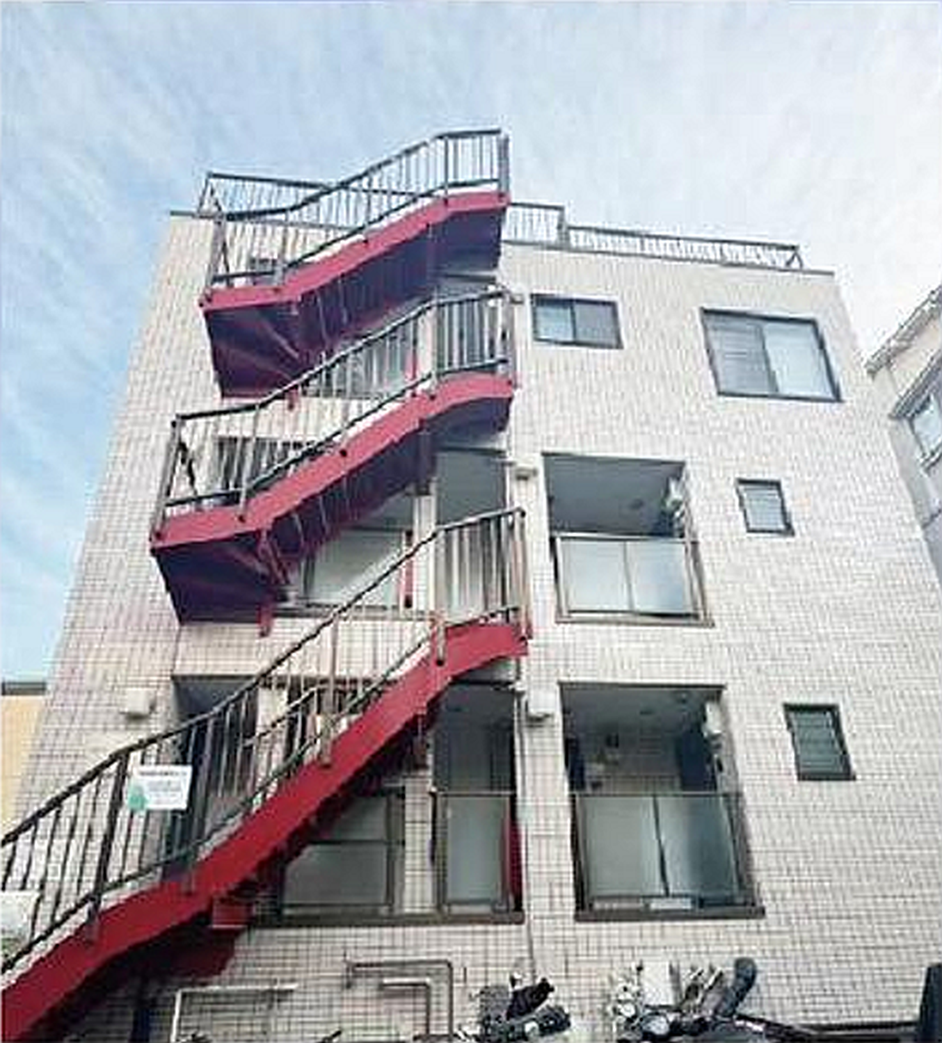南北線「白金高輪」駅徒歩6分 1992年3月築 鉄骨造B1付3階建 南北線「白金高輪」駅徒歩6分 1992年3月築 鉄骨造B1付3階建
