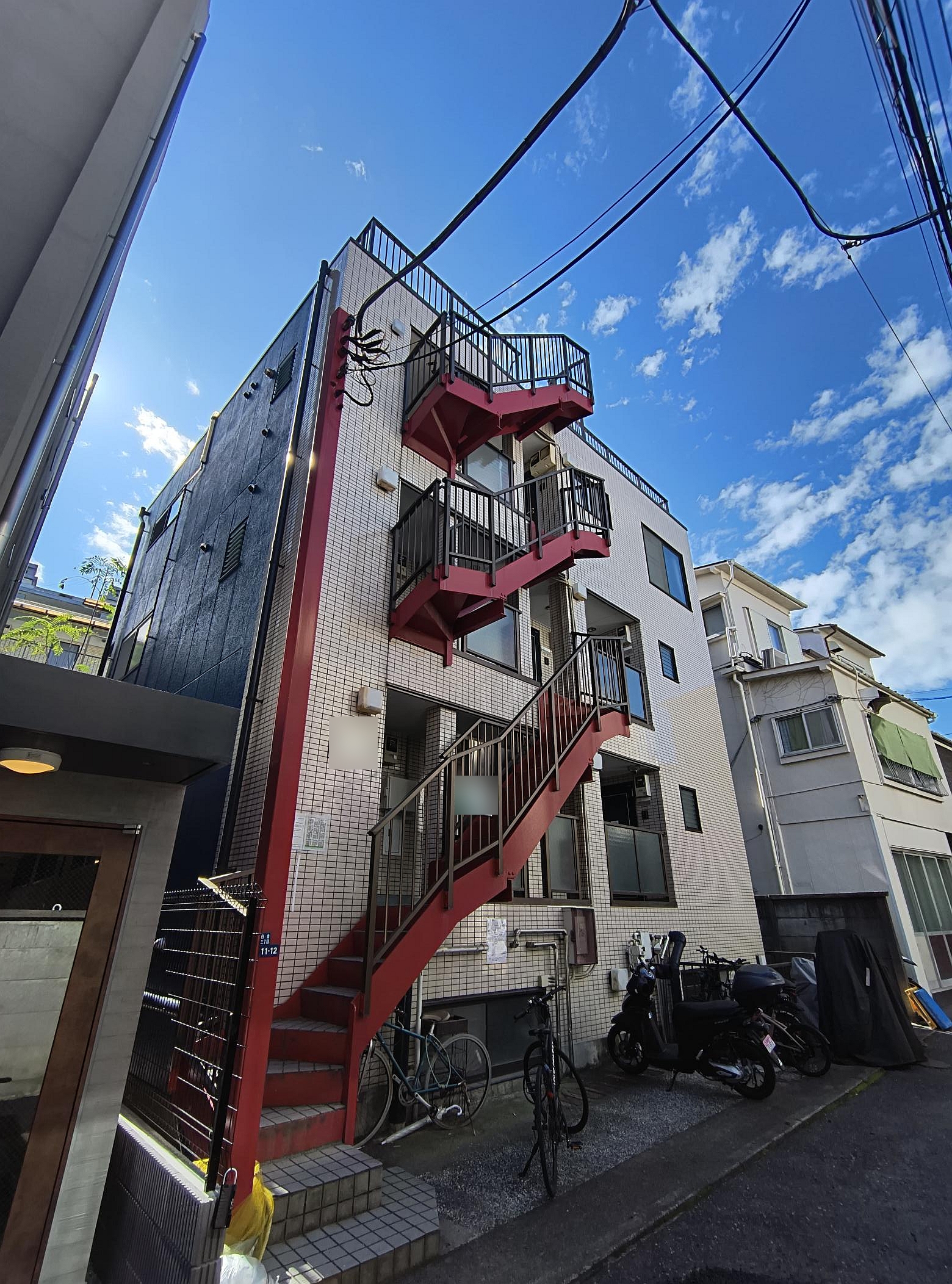南北線「白金高輪」駅徒歩6分 1992年3月築 鉄骨造B1付3階建 南北線「白金高輪」駅徒歩6分 1992年3月築 鉄骨造B1付3階建